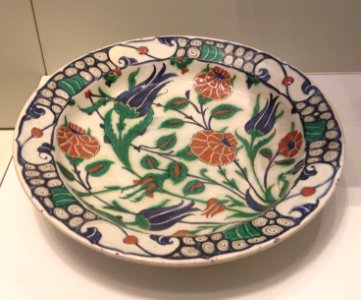 Dish decorated with carnations and tulips - IMJ 89.24.2