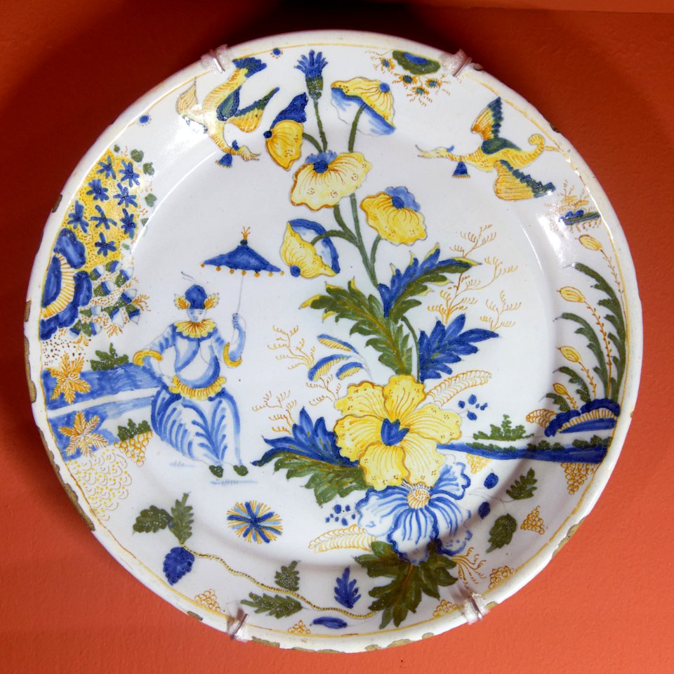 Dish campanula decoration MAB 2008-4-1