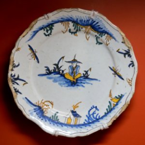 Dish cross-legged Chinese man MAB 88-1-1