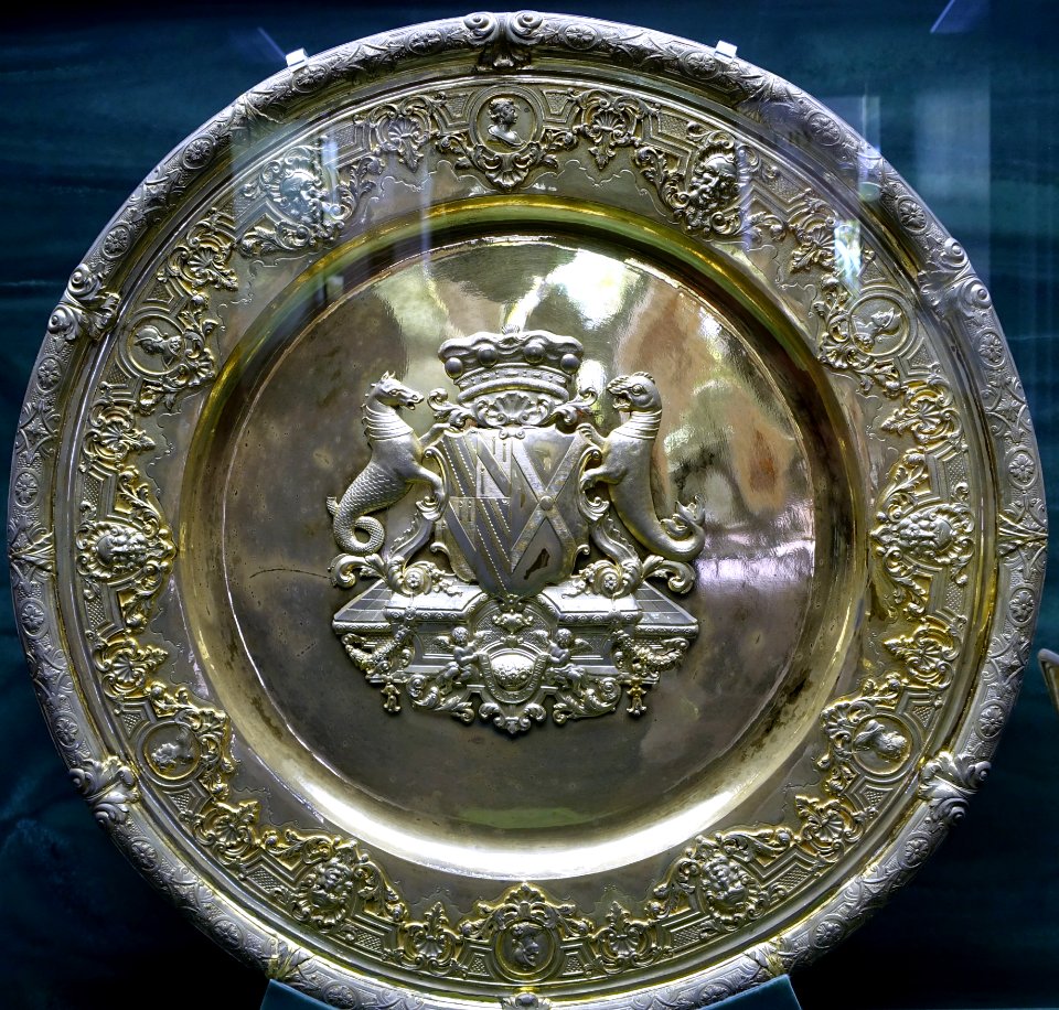 Dish for Baron George Anson of Soberton, by Paul de Lamerie, London, 1726-1727, ornament added later, silver - Fowler Museum - University of California, Los Angeles - DSC02498