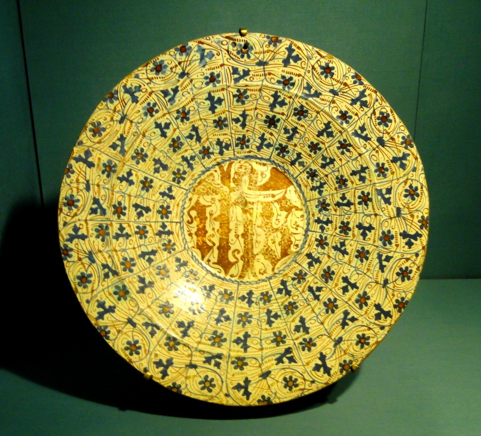 Dish from Spain (probably Manises), mid 15h century - Nelson-Atkins Museum of Art - DSC08516