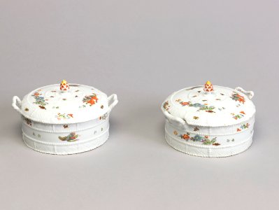 Dish And Cover, 1735–1745 (CH 18613123-2)