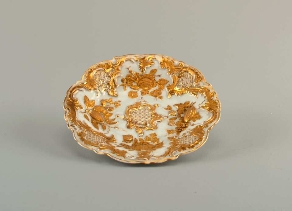 Dish, mid- 19th century (CH 18424791)
