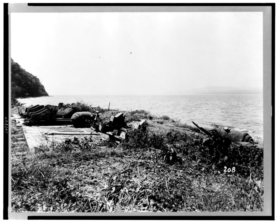 Dismantled battery, first to fire on Dewey's fleet, Corregidor, Philippine Islands LCCN93506991