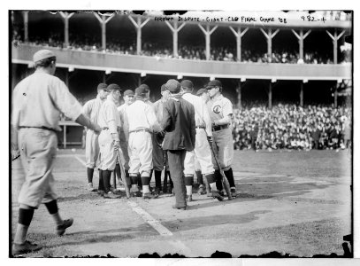 Dispute on field; Cubs at Giants, Polo Grounds- final game (baseball) LCCN2014682275