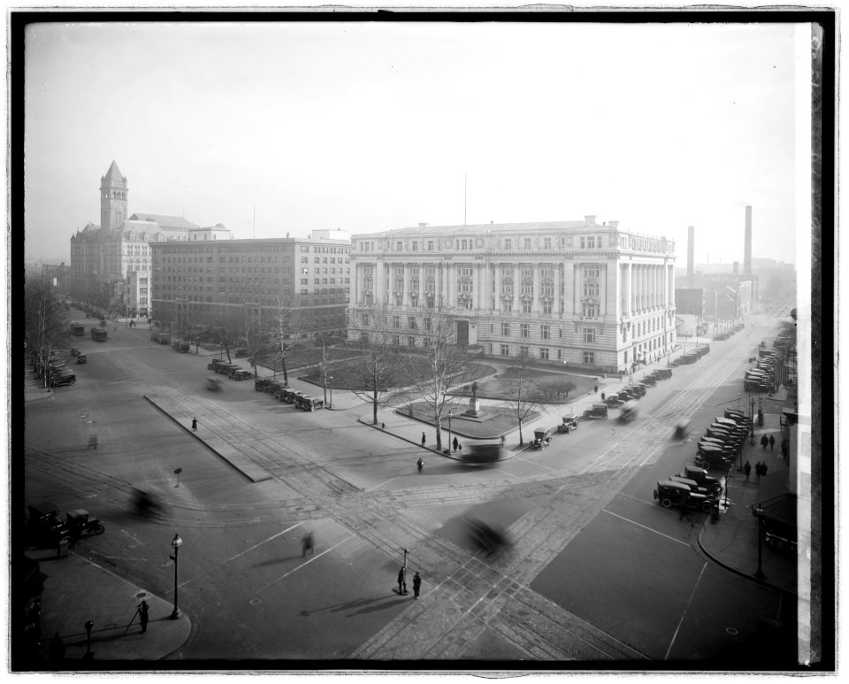 Dist. bldg., (District Building, 1350 Pennsylvania Ave., N.W., Washington, D.C.) LCCN2016827051