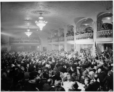 Distance view of banquet room at the dinner honoring President Truman and Vice President Alben Barkley at the... - NARA - 200017