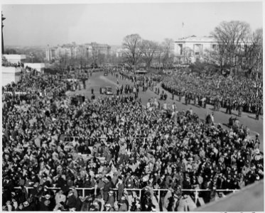 Distance view of the crowd at the inaguration of President Truman. - NARA - 199985