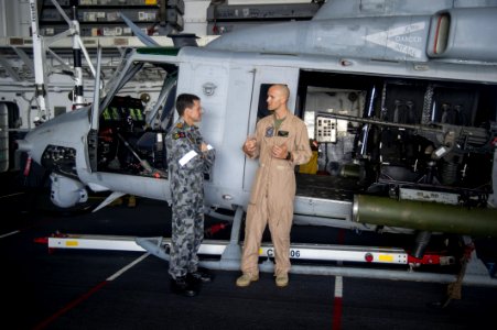 Distinguished visitors aboard USS Peleliu during RIMPAC 2014 140714-N-HU377-081
