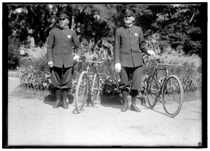 DISTRICT OF COLUMBIA PARKS. PARK POLICEMAN LCCN2016869447