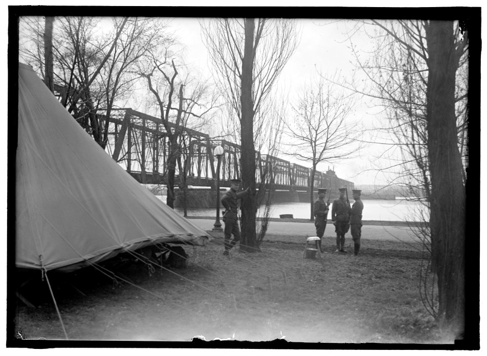 DISTRICT OF COLUMBIA PARKS. GUARDS IN POTOMAC PARK AT RAILWAY BRIDGE LCCN2016870844