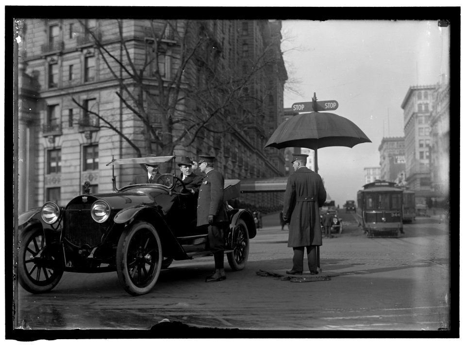 DISTRICT OF COLUMBIA; TRAFFIC. STOP AND GO SIGNS LCCN2016864257