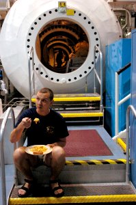 Diver and compression chamber