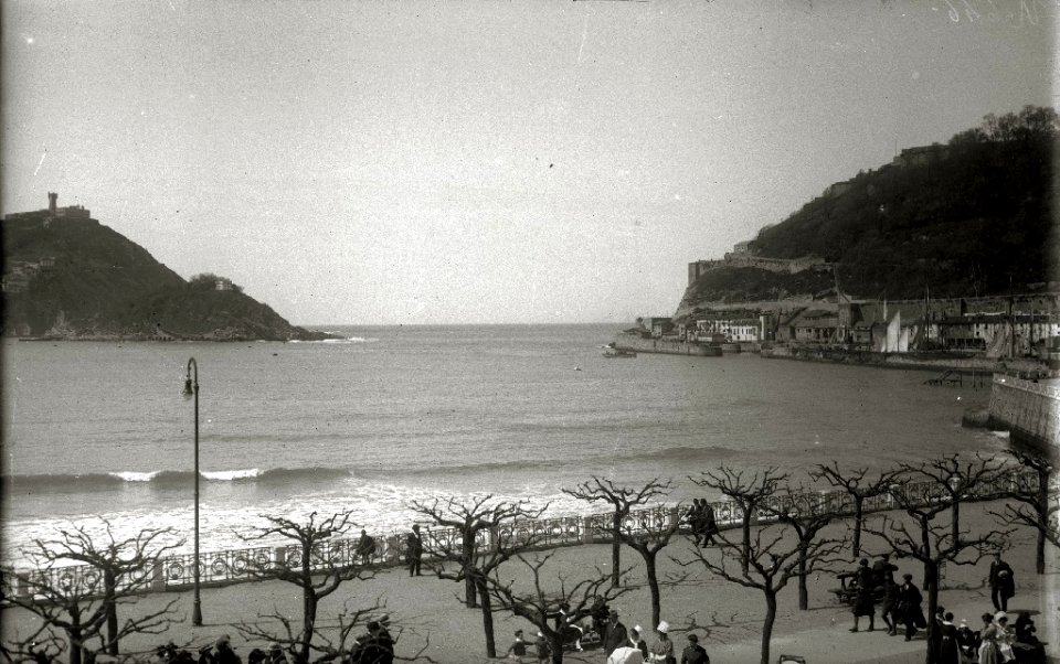 Diversas calles de San Sebastián (2 de 4) - Fondo Car-Kutxa Fototeka