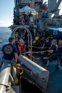 Divers conduct dive training 140211-N-BJ254-036
