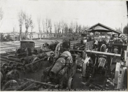 Diverse ital.Geschütze, Bahnhof Cervignano 16.11.17. (BildID 15610856)