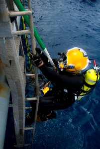 Diving operations, RIMPAC 2014 140722-N-CN059-039