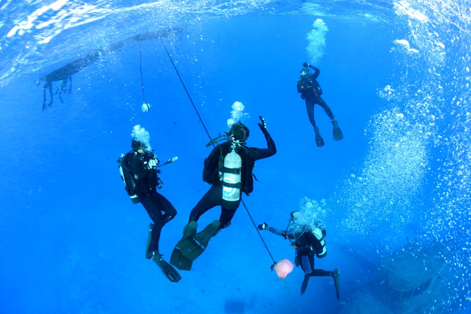 Diving operations, RIMPAC 2014 140709-N-TM257-051
