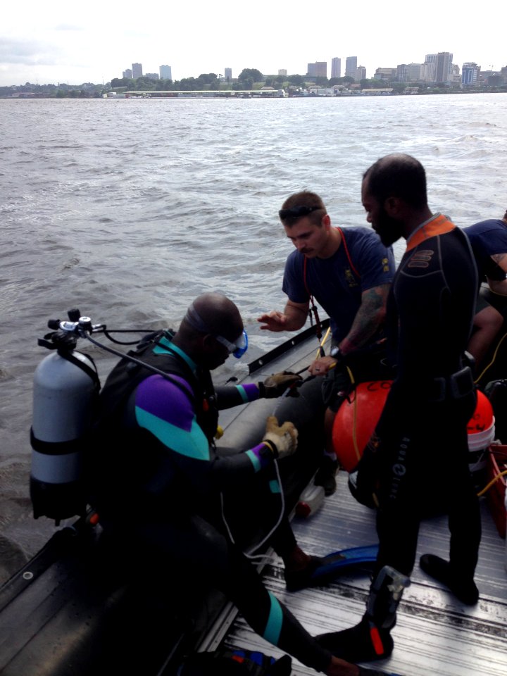 Diving exercise 150703-N-ZZ999-011
