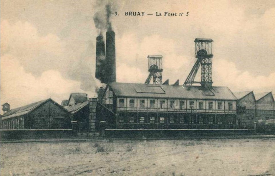 Divion - Fosse n° 5 - 5 bis des mines de Bruay (F)