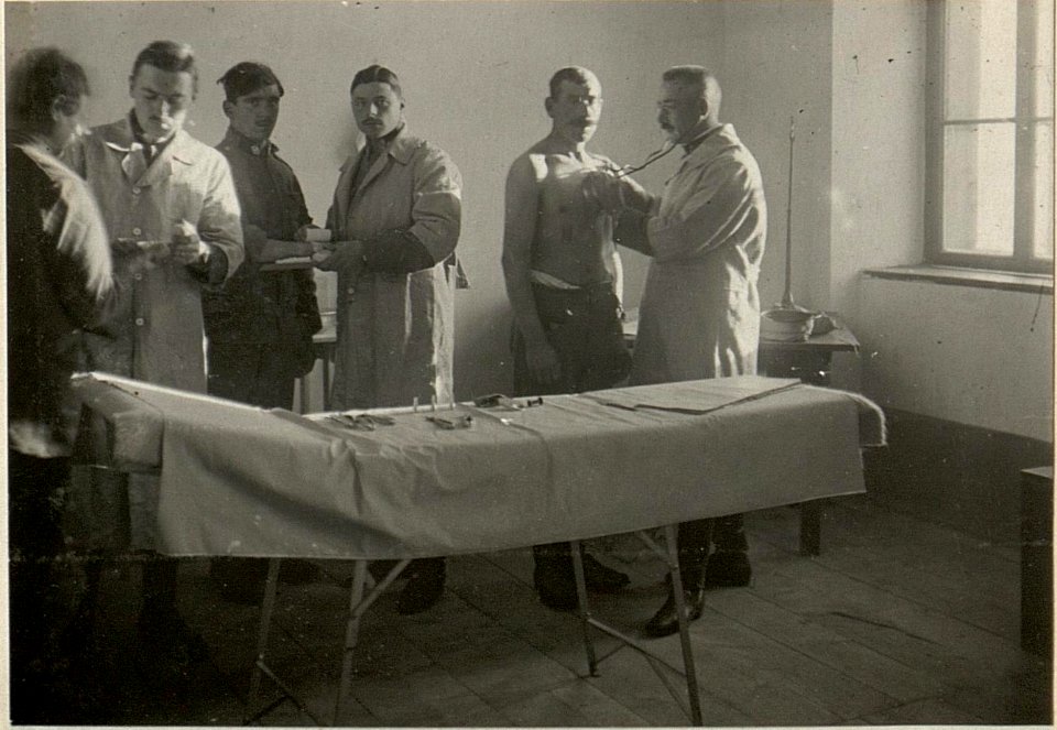 Divisions-Sanitätsanstalt Tarvis Ordinationszimmer. (BildID 15470714)