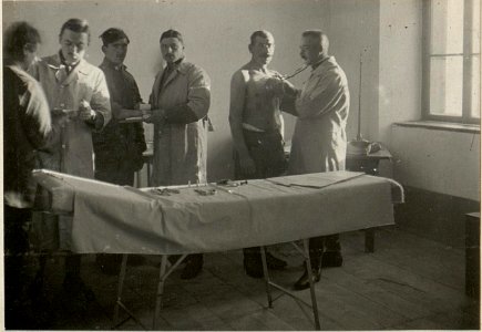 Divisions-Sanitätsanstalt Tarvis Ordinationszimmer. (BildID 15470714)