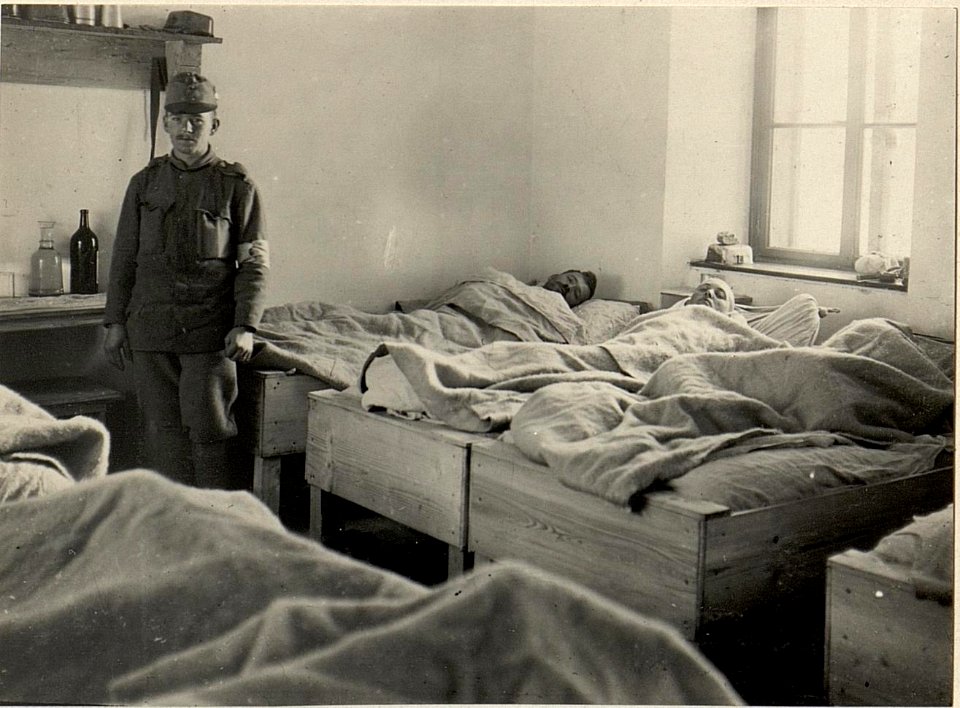 Divisions-Sanitätsanstalt Tarvis. Mannschafts Krankenzimmer. (BildID 15470700)