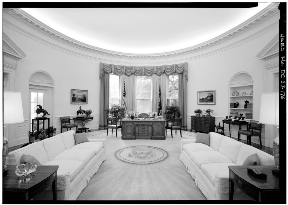 176 oval office view looking south