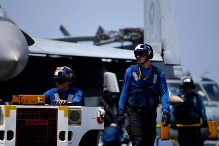 180505-N-EA818-0287 (41045153445)