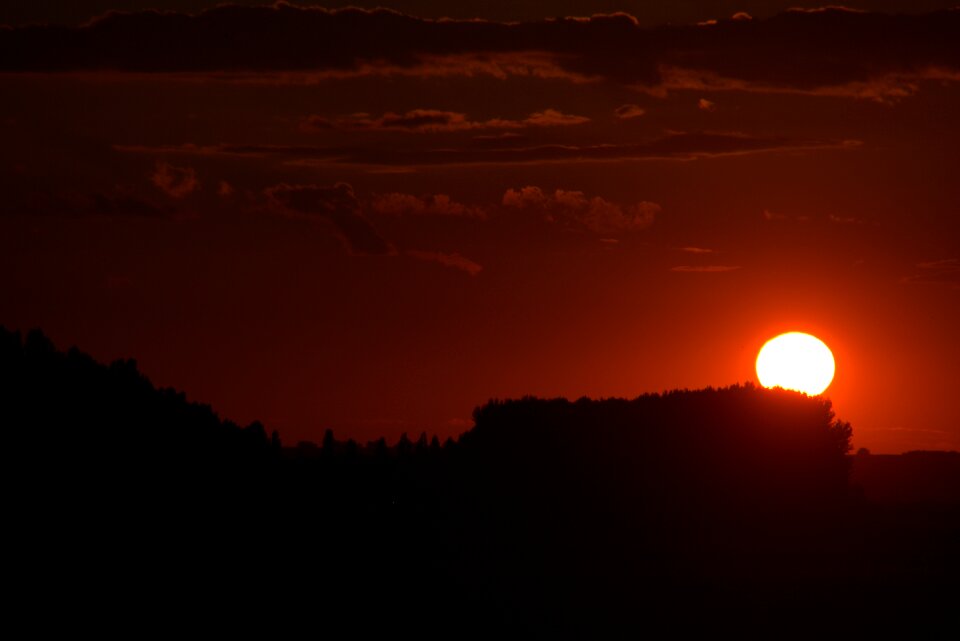 Sun red in the evening