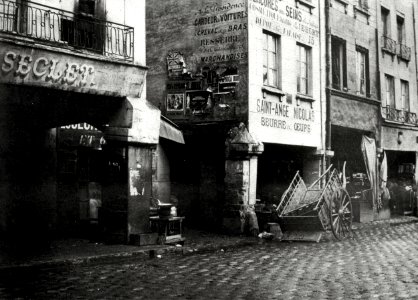 Les Piliers des Halles, rue de la Tonnellerie