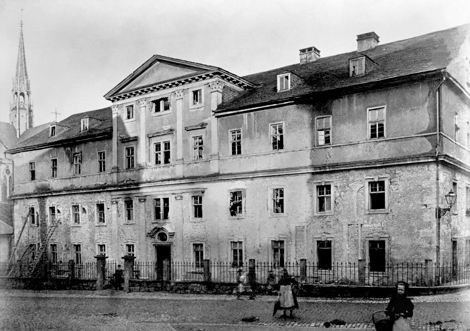 1886 Das ehemalige Elisabethhospital in Marburg vor dem Abbruch
