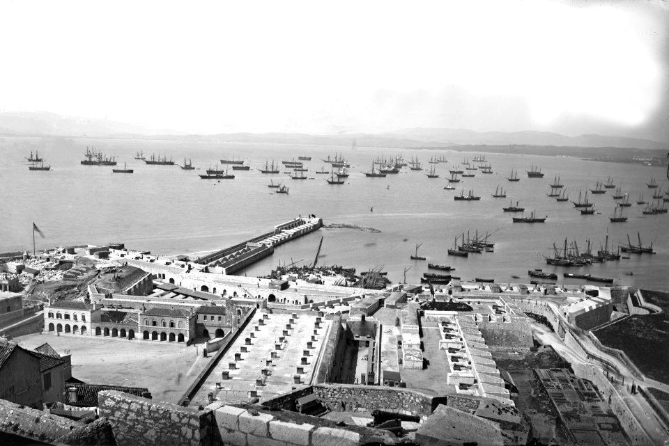 1890s - G Washington Wilson - Old Mole and Waterport from Castle