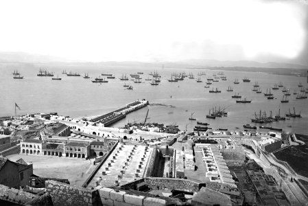 1890s - G Washington Wilson - Old Mole and Waterport from Castle