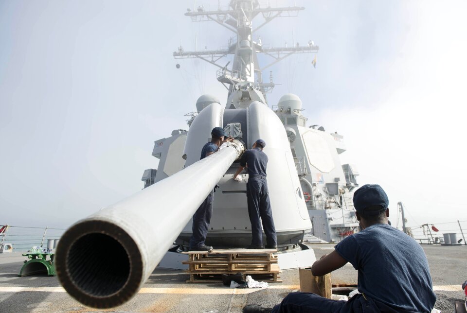 Main gun cleaning operation 127mm gun