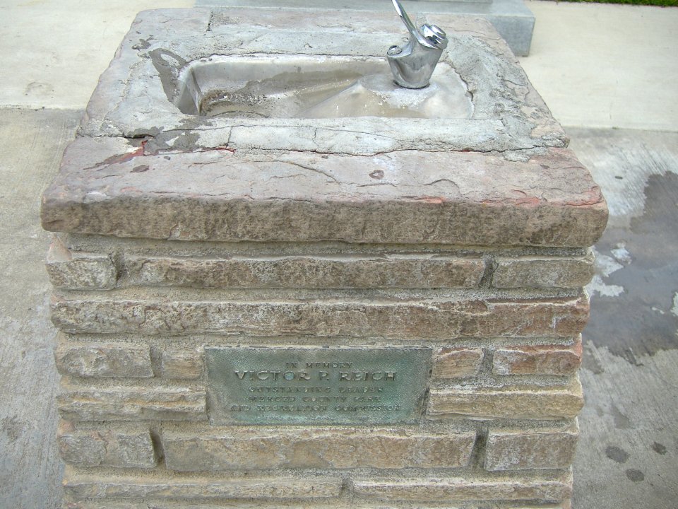 Drinking fountain, Merced County Veterans Memorial, California - 20060409