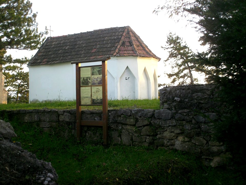 Dunkelstein Hauptturm und Zisterne NW-Ecke
