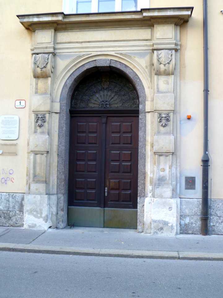 Eingang zum Polizeipräsidium Innsbruck