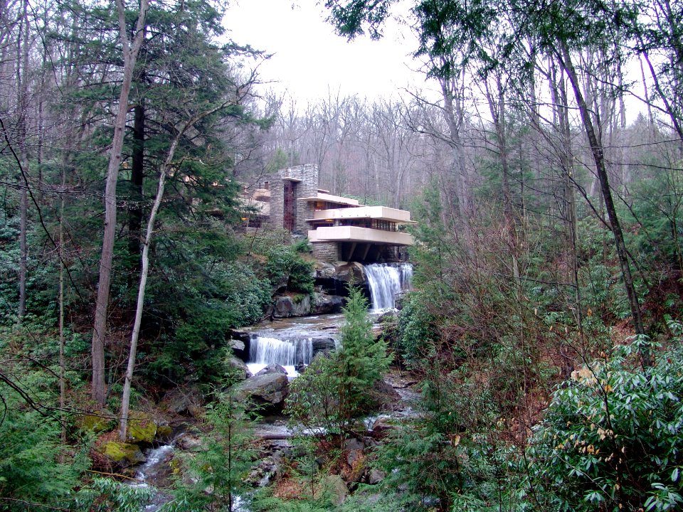 Frank Lloyd Wright - Fallingwater exterior 1