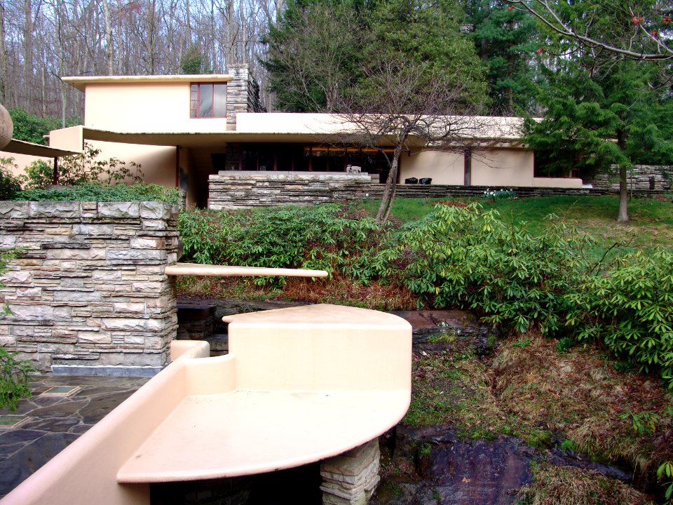 Frank Lloyd Wright - Fallingwater exterior 13