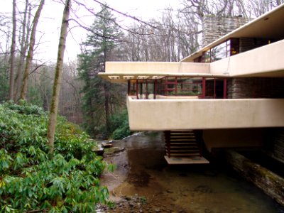 Frank Lloyd Wright - Fallingwater exterior 3