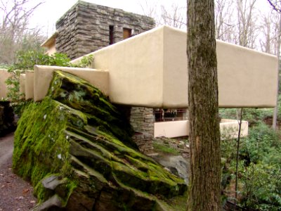 Frank Lloyd Wright - Fallingwater exterior 7
