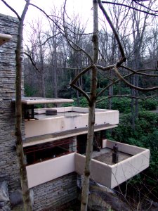 Frank Lloyd Wright - Fallingwater exterior 11
