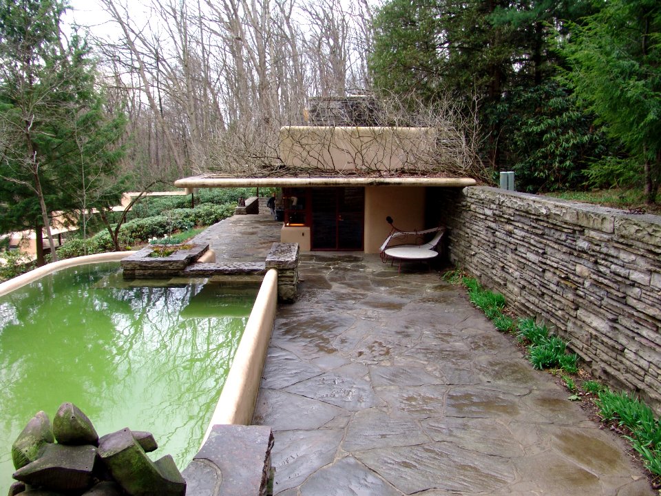 Frank Lloyd Wright - Fallingwater exterior 14