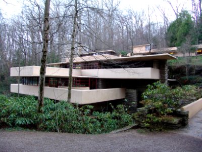 Frank Lloyd Wright - Fallingwater exterior 2