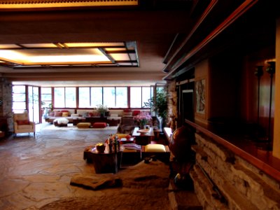 Frank Lloyd Wright - Fallingwater interior 7