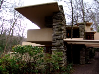 Frank Lloyd Wright - Fallingwater exterior 5