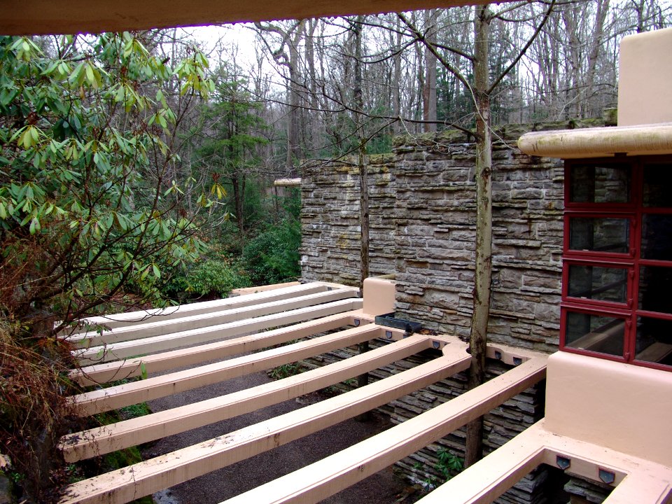 Frank Lloyd Wright - Fallingwater exterior 6