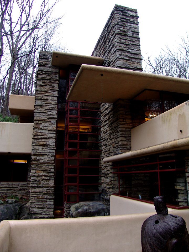 Frank Lloyd Wright - Fallingwater exterior 9