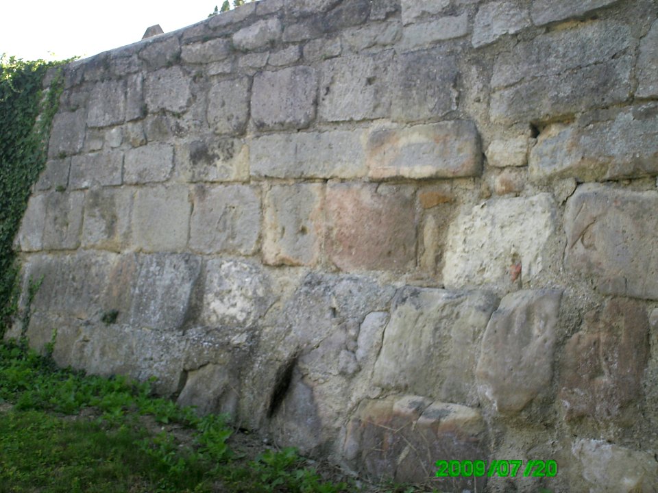 Friedhofsmauer Höflein, Ostsseite